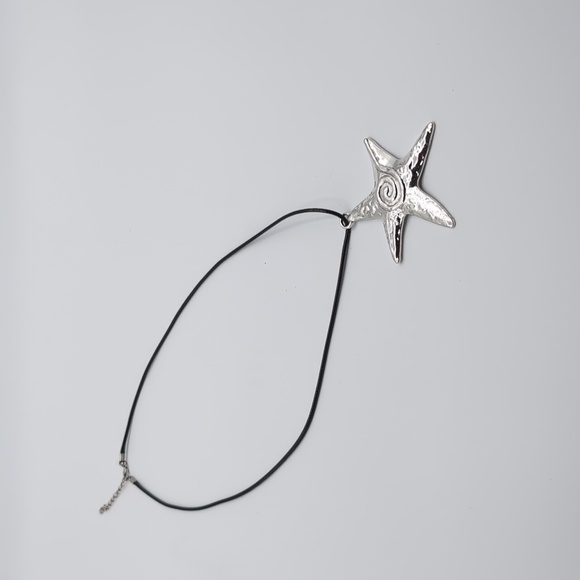 Statement Silver Toned Star Focus Necklace - Picture 6 of 8